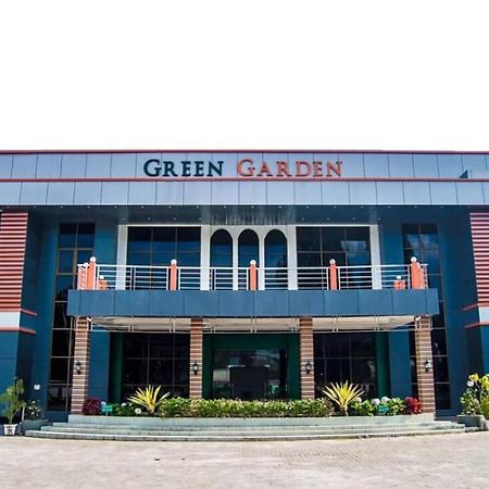 Green Garden Hotel Berastagi Esterno foto